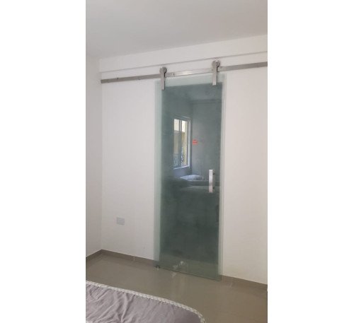 PORTA DE VIDRO DE CORRER COM ROLDANAS APARENTE